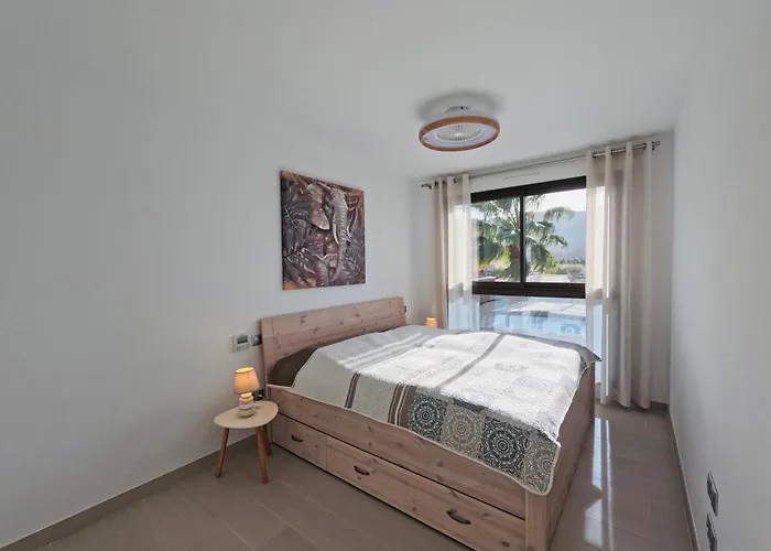 Lomas I Les Deveses アパート